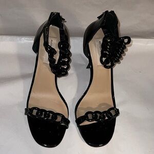 Antonio Melani black Carolita patent leather heels sandals chain detailing Sz 10